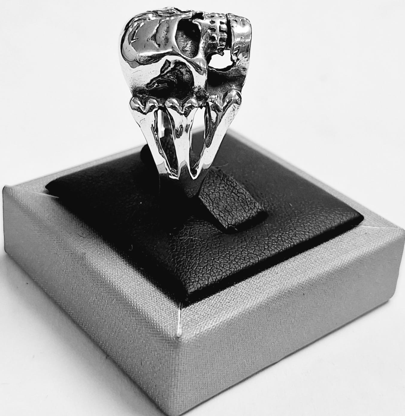 Anillo Calavera en Plata Ley 925, vista frontal