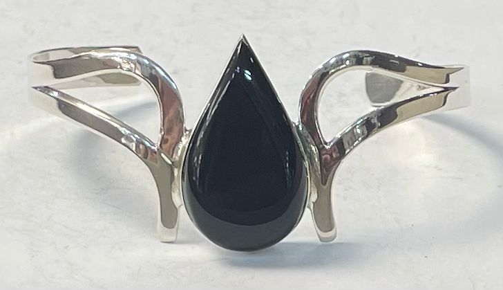 Sello de ley en el interior del brazalete con obsidiana en plata ley 925