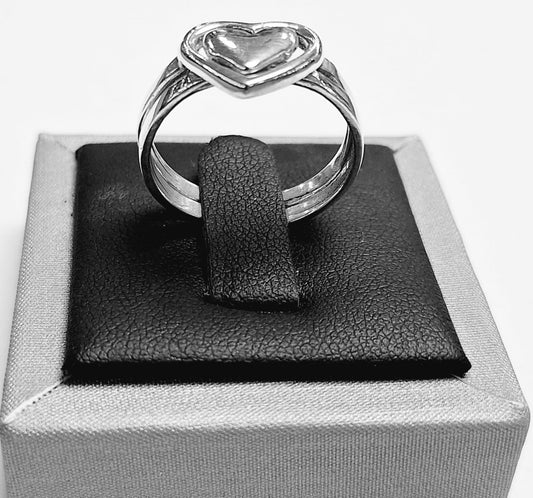 Sello de ley en el interior del anillo de corazon en plata ley 925