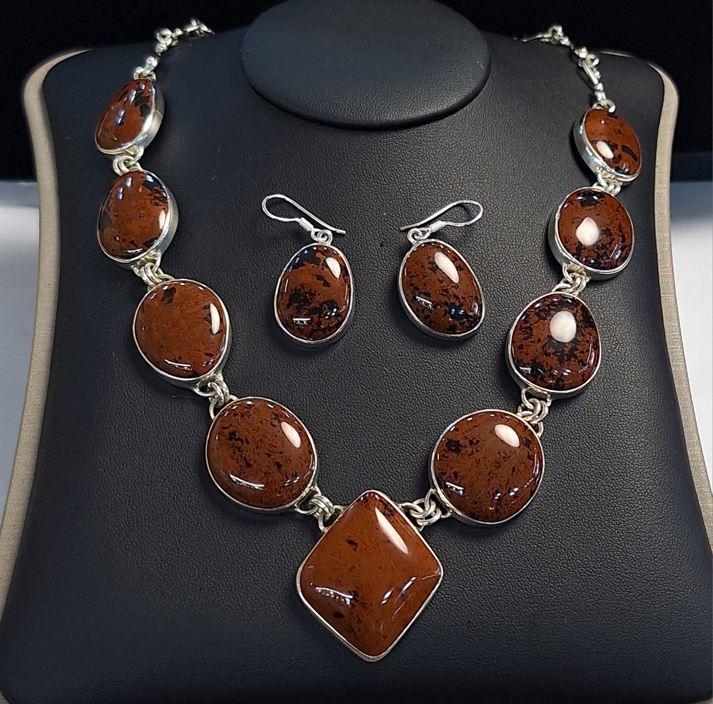 Set de Collar con Incrustaciones de Ágata en Plata Ley 950, vista frontal