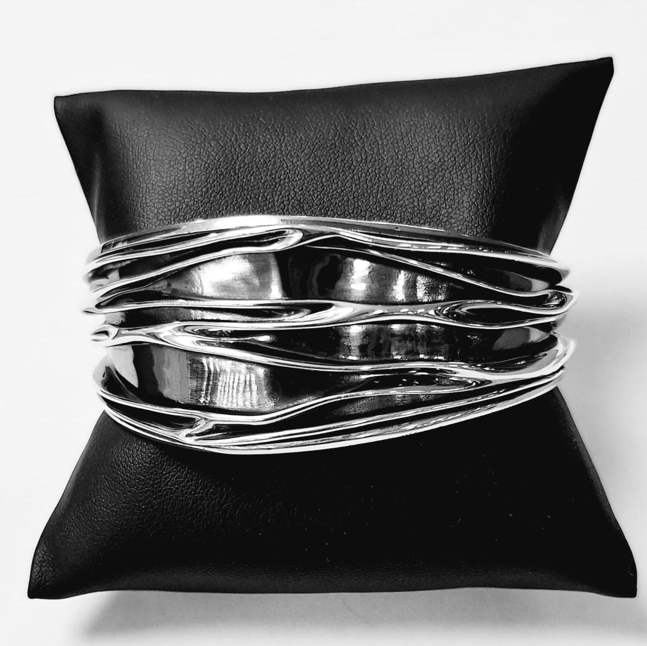 Brazalete Corrugado en Plata Ley 925, sello de autenticidad Plata Ley .925