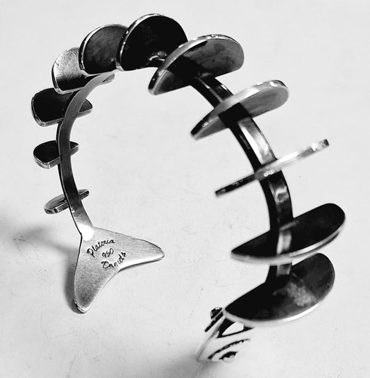 Sello de ley en el interior del brazalete esqueleto en plata ley 950