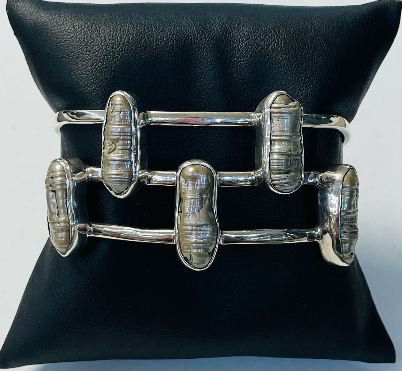 Brazalete con Madre Perla en Plata Ley 925, sello de autenticidad Plata Ley .925