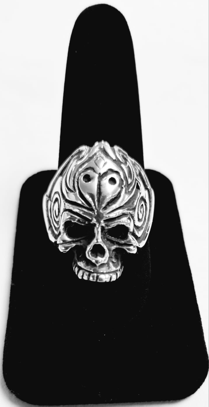 Sello de ley en el interior del anillo calavera en plata ley 925