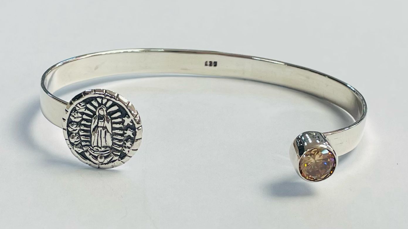 Sello de ley en el interior del brazalete en plata ley 925