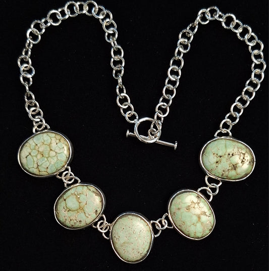 Sello de ley en el interior del collar con incrustaciones de turquesa en plata ley 925