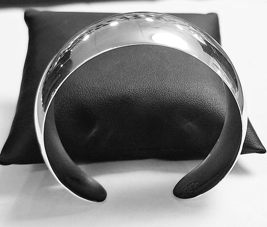 Sello de ley en el interior del brazalete en plata ley 925