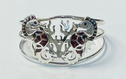 Sello de ley en el interior del brazalete con opalo en plata ley 925