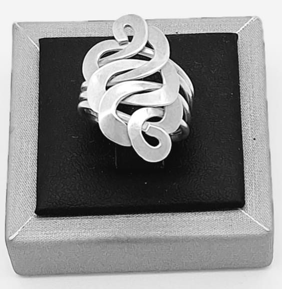 Anillo Plata Ley 925 . sobre fondo blanco