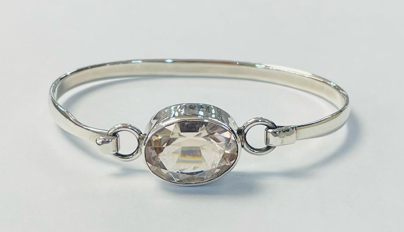 Sello de ley en el interior del brazalete con citrina en plata ley 925