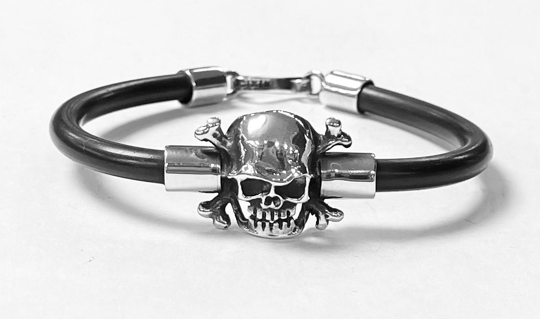 Sello de ley en el interior del brazalete en plata ley 925 craneo en plata ley 925