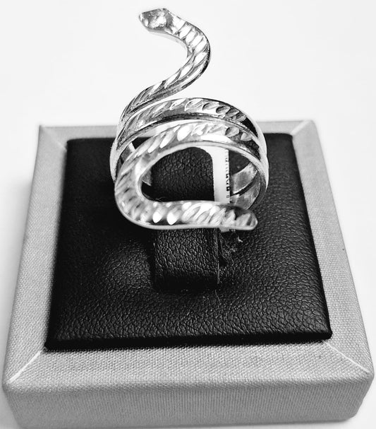 Sello de ley en el interior del anillo serpiente en plata ley 925