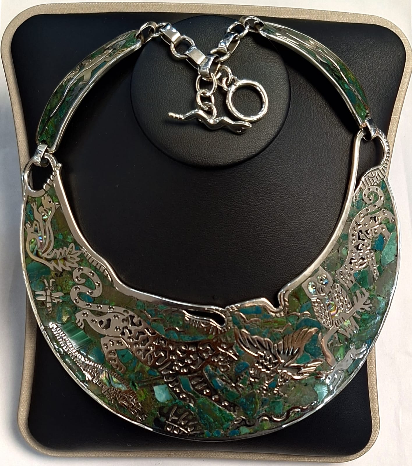 Collar Selvático con Incrustacion de Malaquita en Plata Ley 925, sello de autenticidad Plata Ley .925