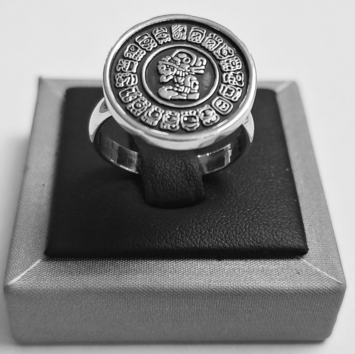 Sello de ley en el interior del anillo calendario maya en plata ley 950