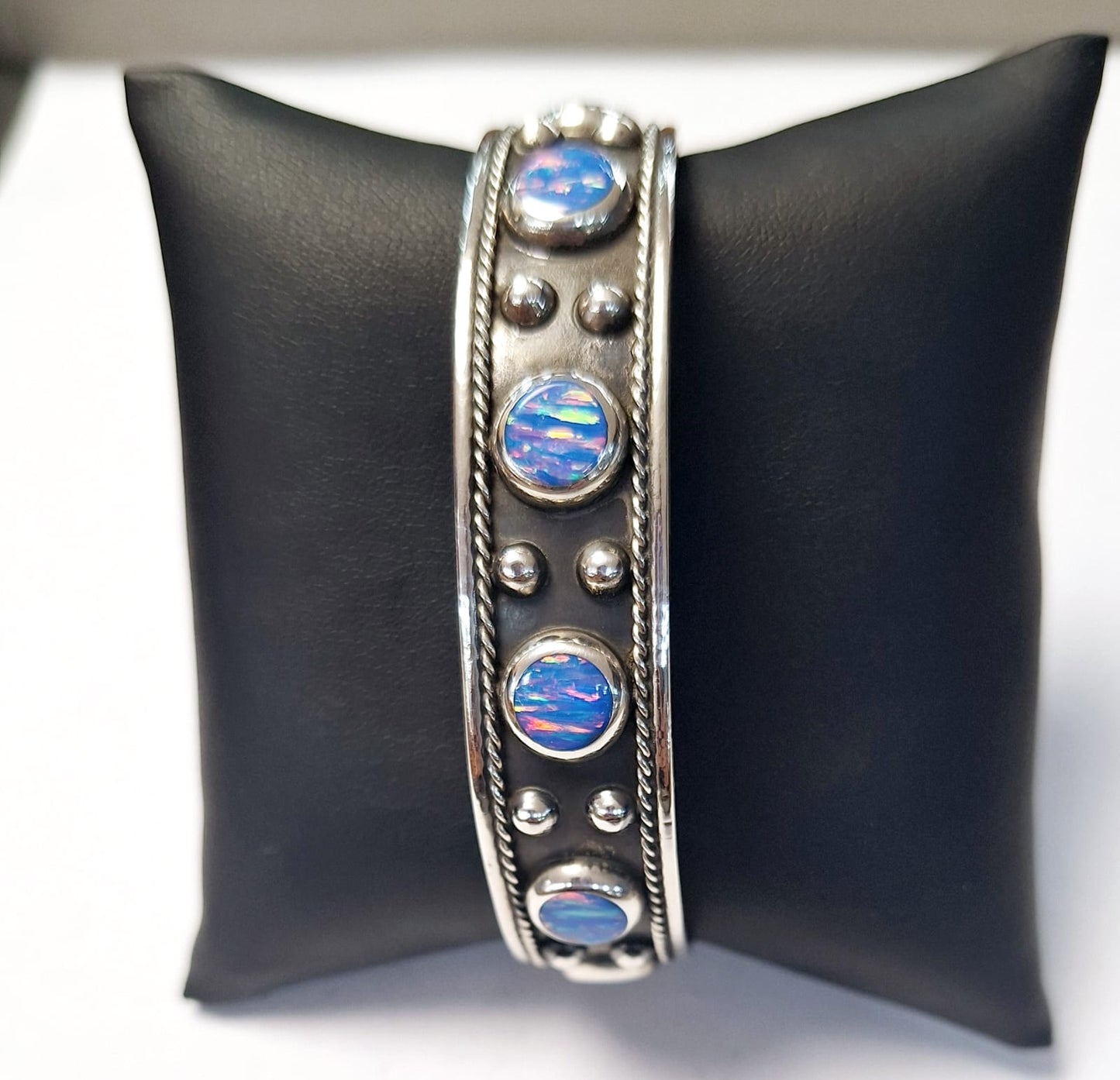 Brazalete con Opalo en Plata Ley 925, sello de autenticidad Plata Ley .925