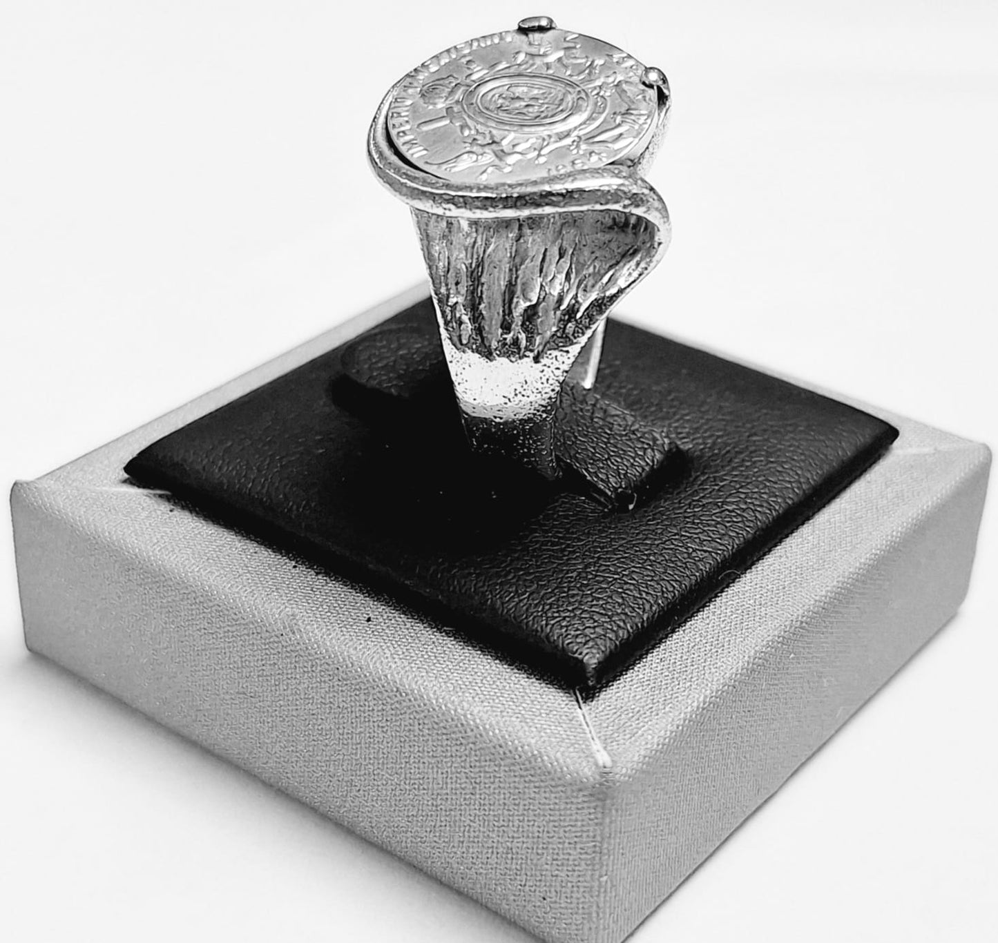 Anillo Moneda Imperio Mexicano, vista frontal