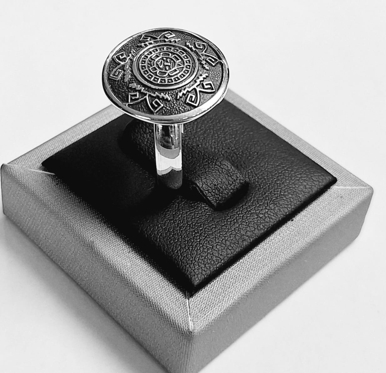 Anillo Azteca en Plata Ley 925, vista frontal