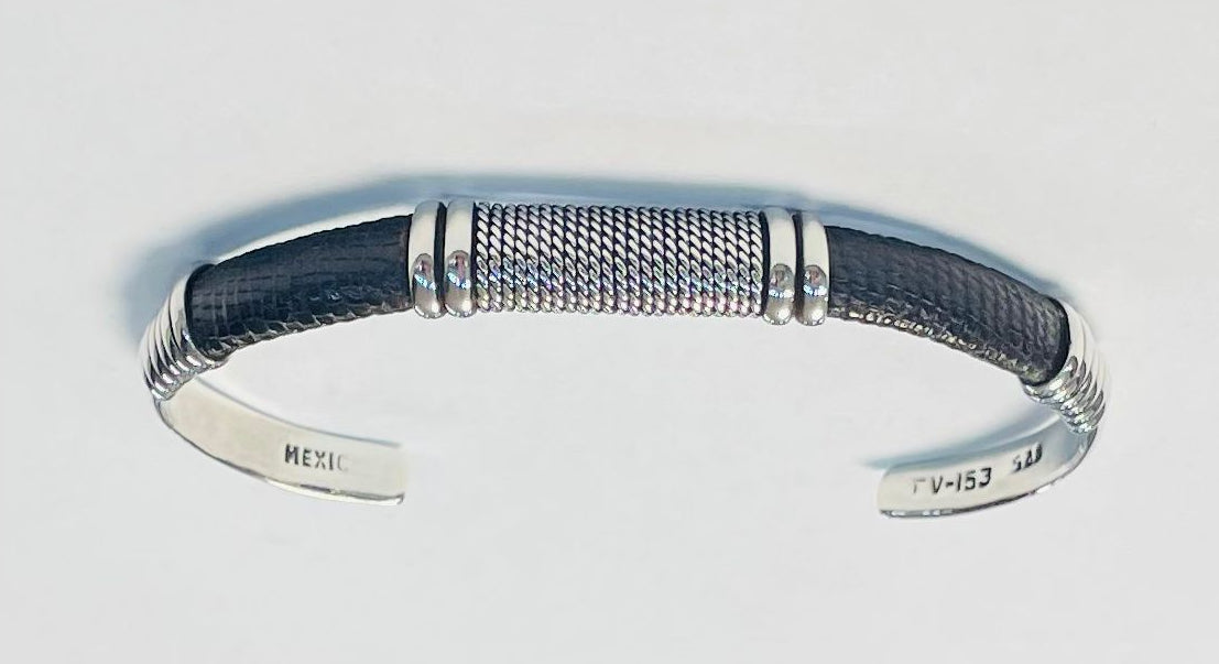 Sello de ley en el interior del brazalete en plata ley 925