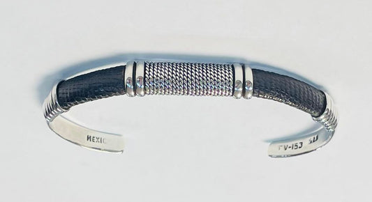 Sello de ley en el interior del brazalete en plata ley 925