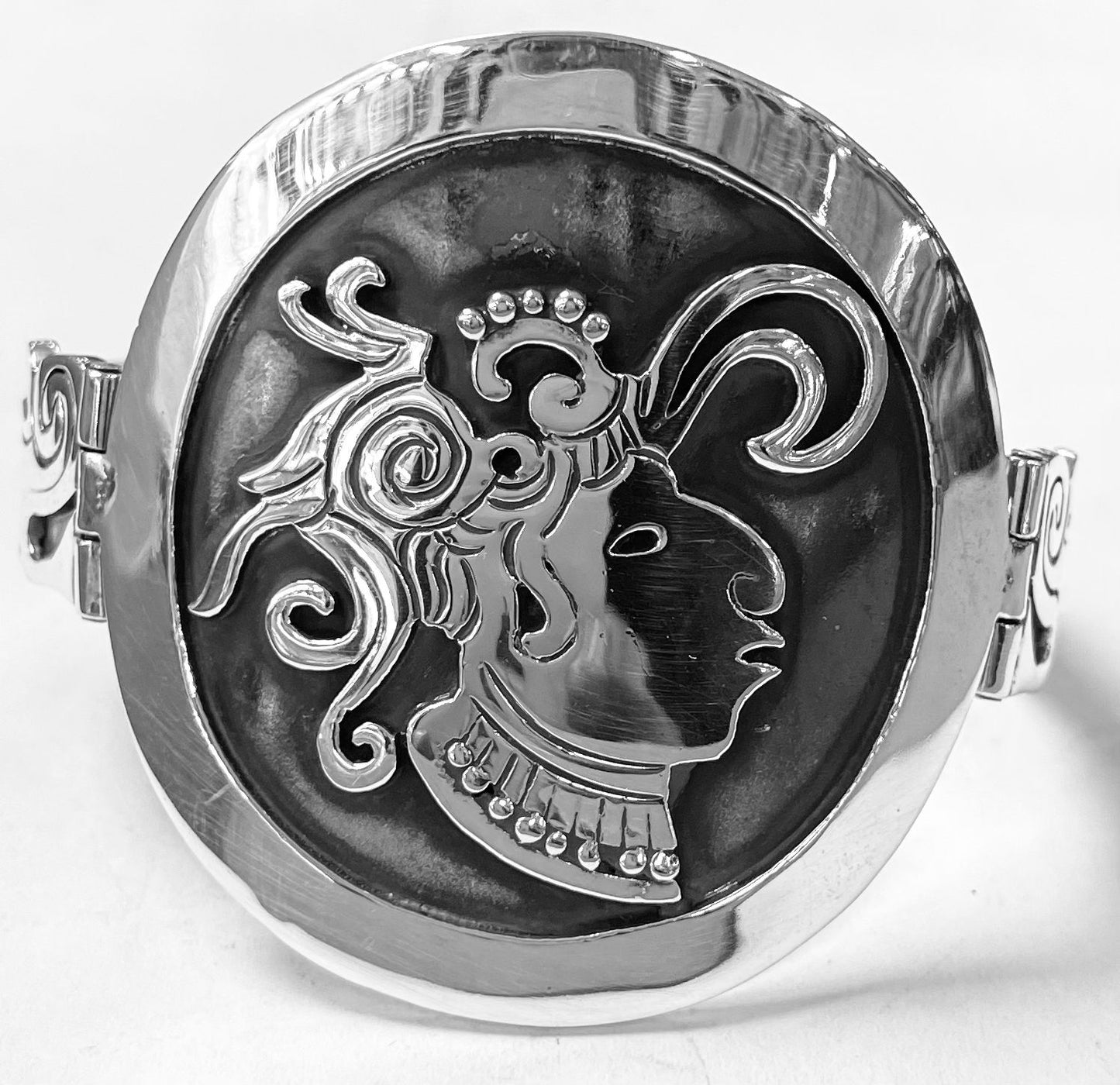 Sello de ley en el interior del brazalete en plata ley 950