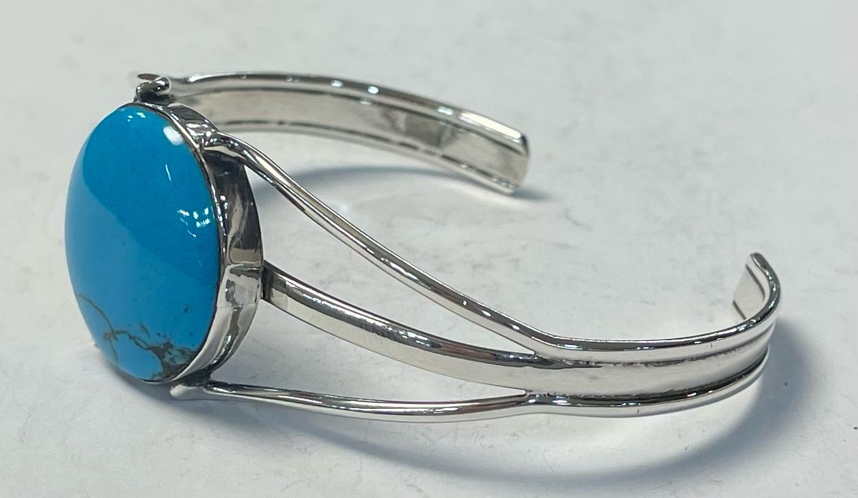 Brazalete con Turquesa en Plata Ley 925, vista frontal