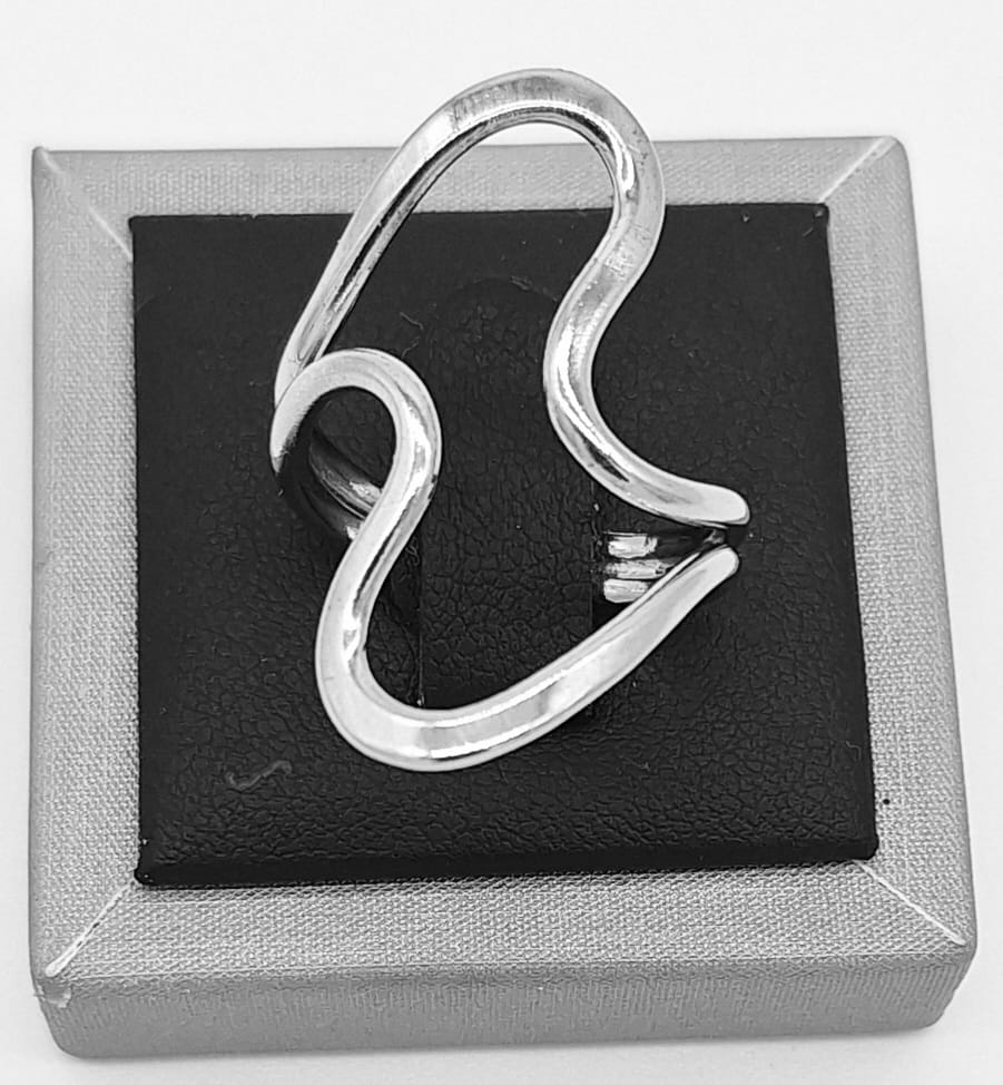 Anillo Plata Ley 925 . sobre fondo blanco