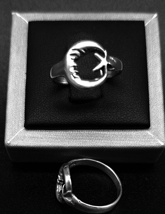 Sello de ley en el interior del anillo luna creciente en plata ley 925