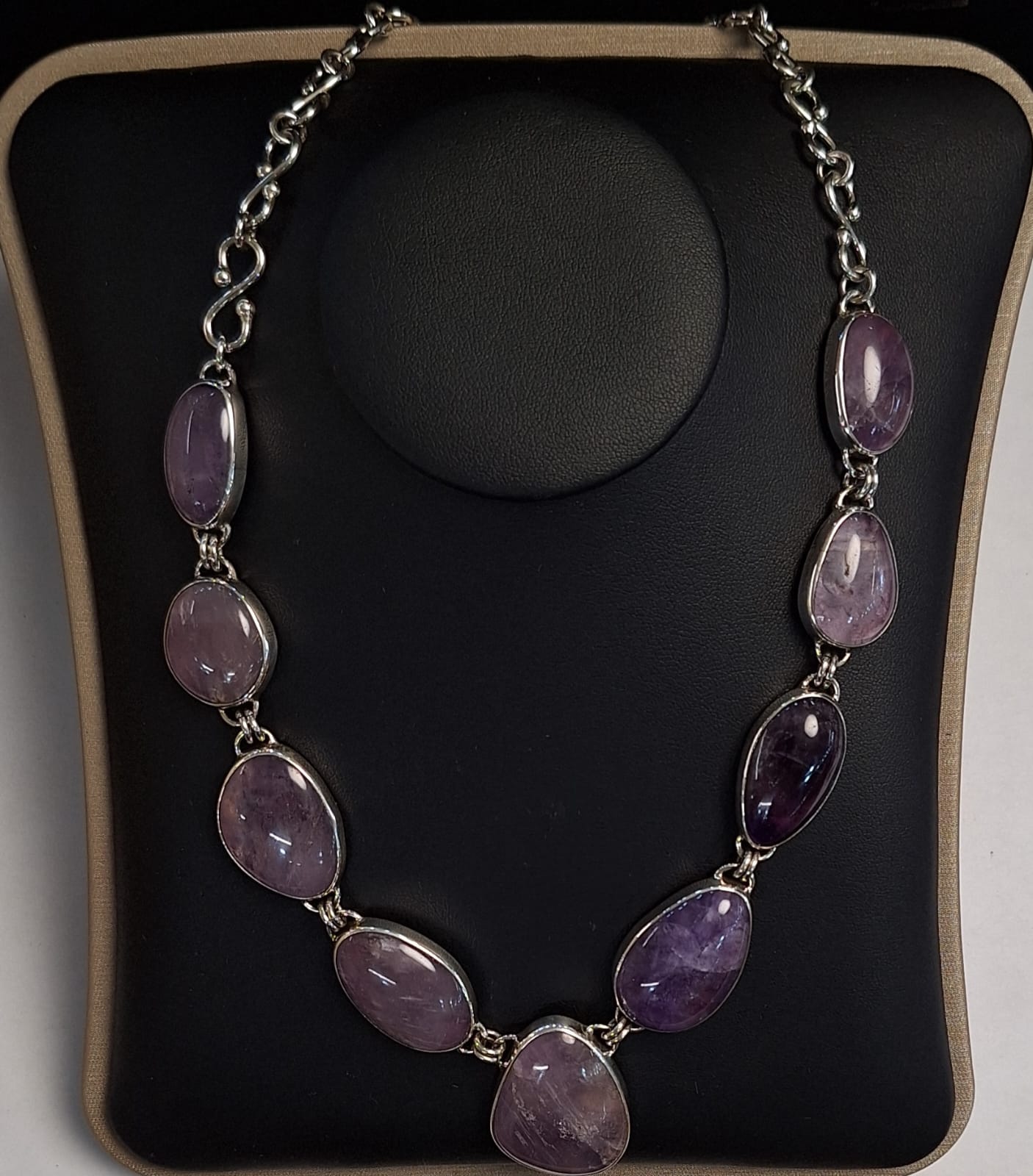 Collar con Incrustacion de Amatista en Plata Ley 950, sello de autenticidad Plata Ley .925