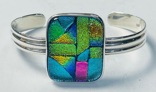 Sello de ley en el interior del brazalete con dicroico en plata ley 925