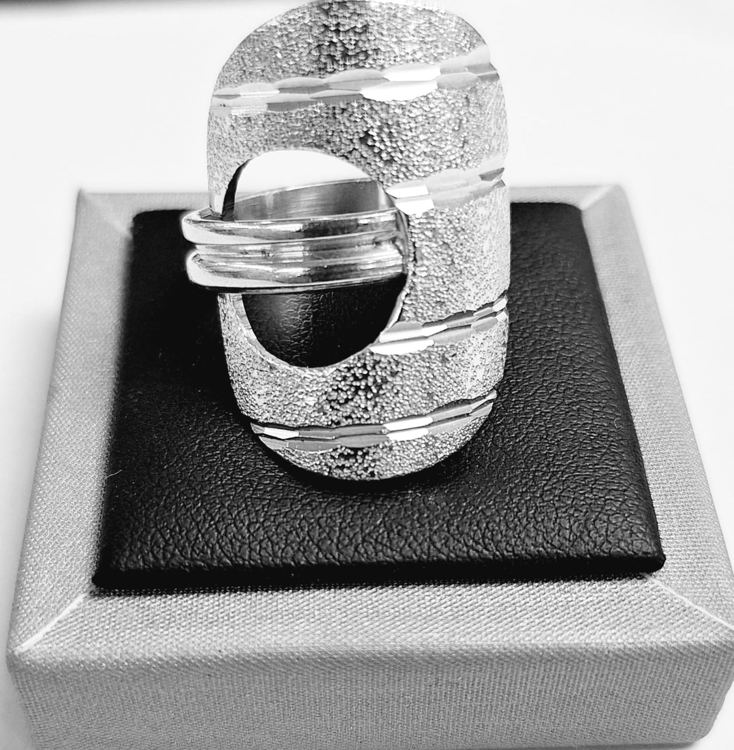 Anillo Diamantada en Plata Ley 925, vista frontal