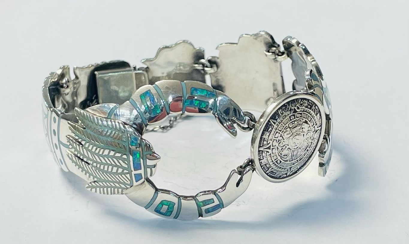 Sello de ley en el interior del brazalete con opalo en plata 925