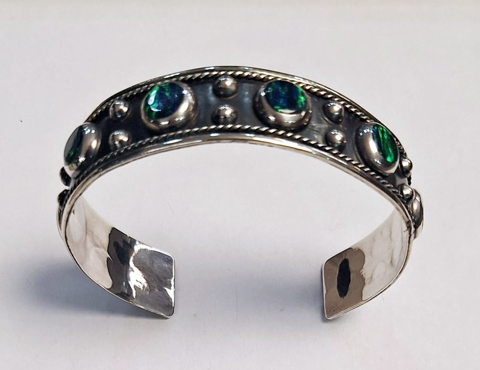 Brazalete con Opalo en Plata Ley 925, sello de autenticidad Plata Ley .925
