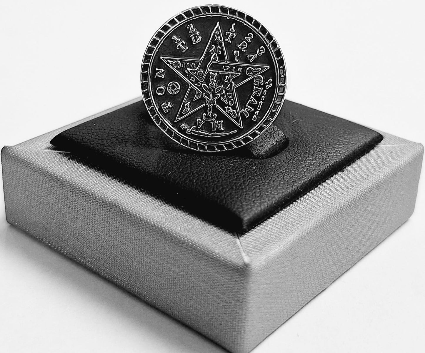 Anillo Tetragramaton en Plata Ley 950, vista frontal