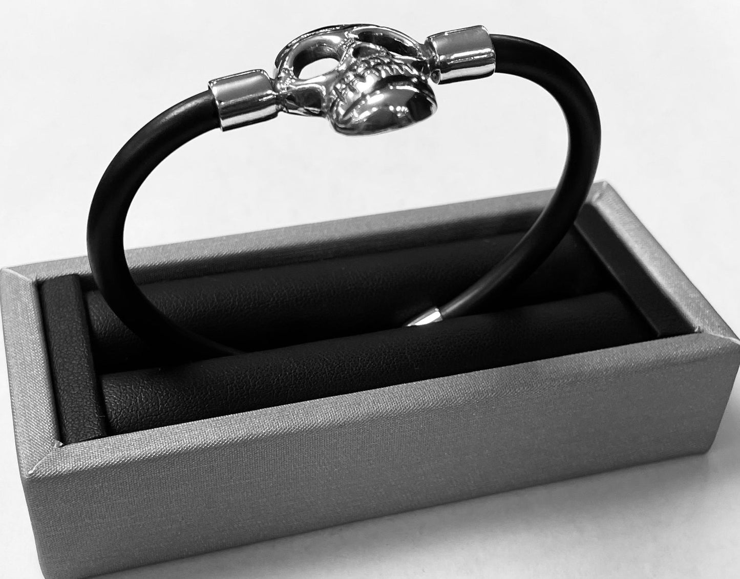 Brazalete en Plata Ley 925 con Caucho, vista frontal