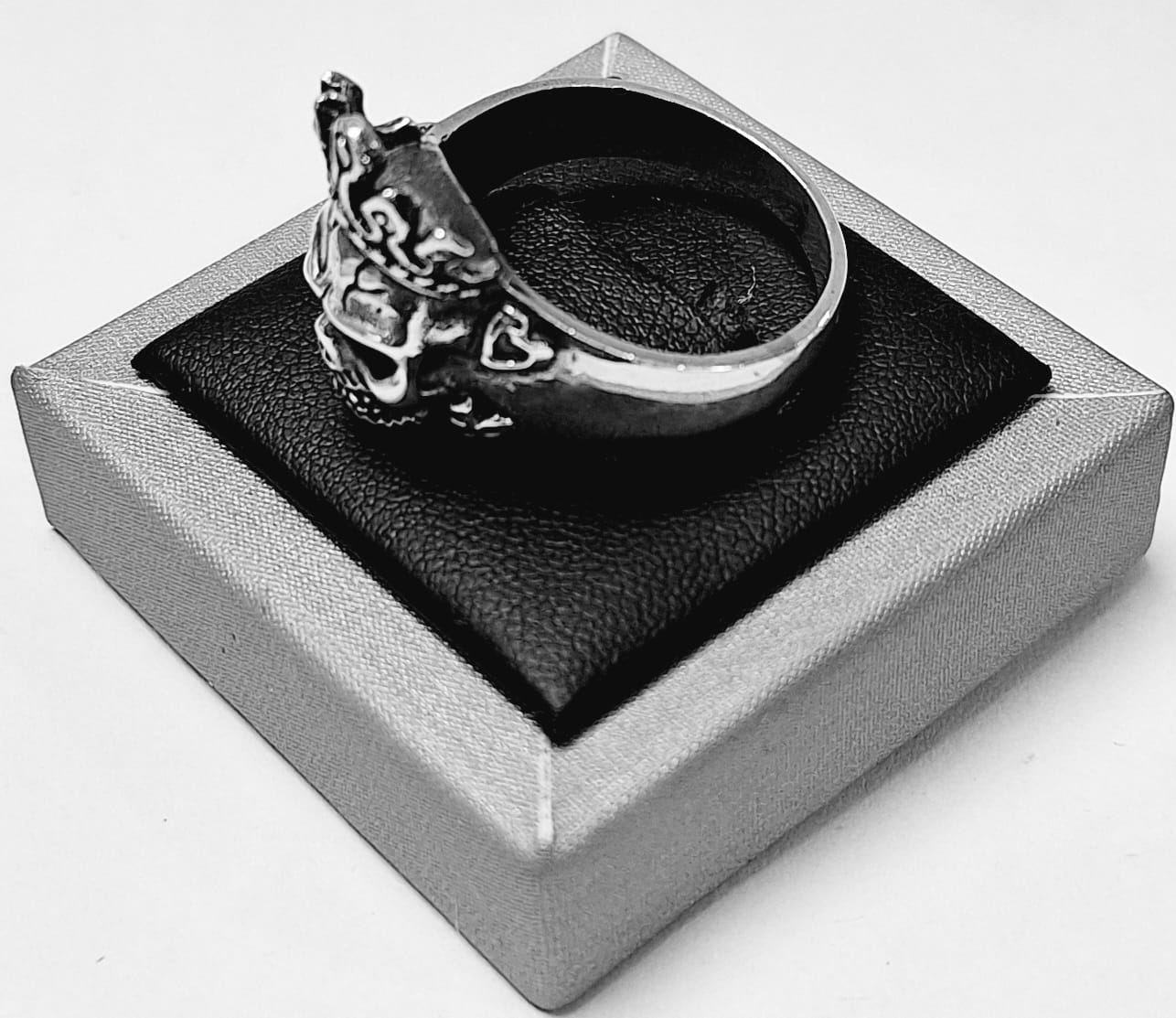 Anillo Calavera Corona en Plata Ley 925, sello de autenticidad Plata Ley .925