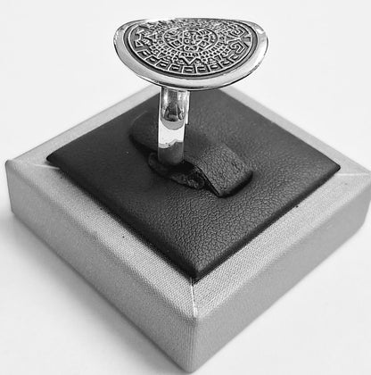 Anillo Calendario Azteca en Plata Ley 925, vista frontal