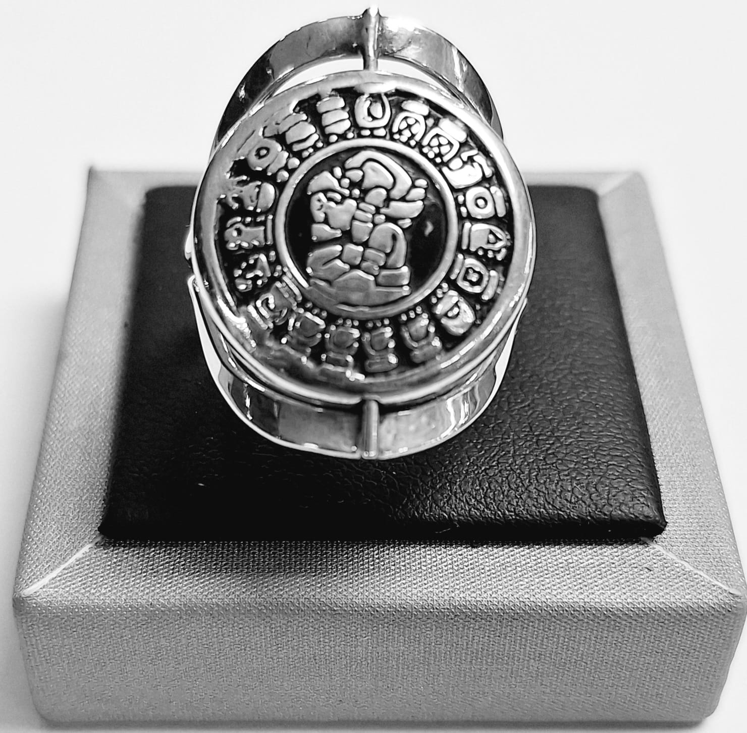 Anillo Calendario Maya en Plata Ley 925, vista frontal