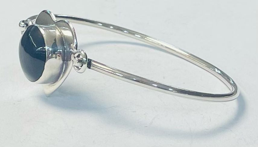 Brazalete con Piedra de Obsidiana en Plata Ley 925, vista frontal