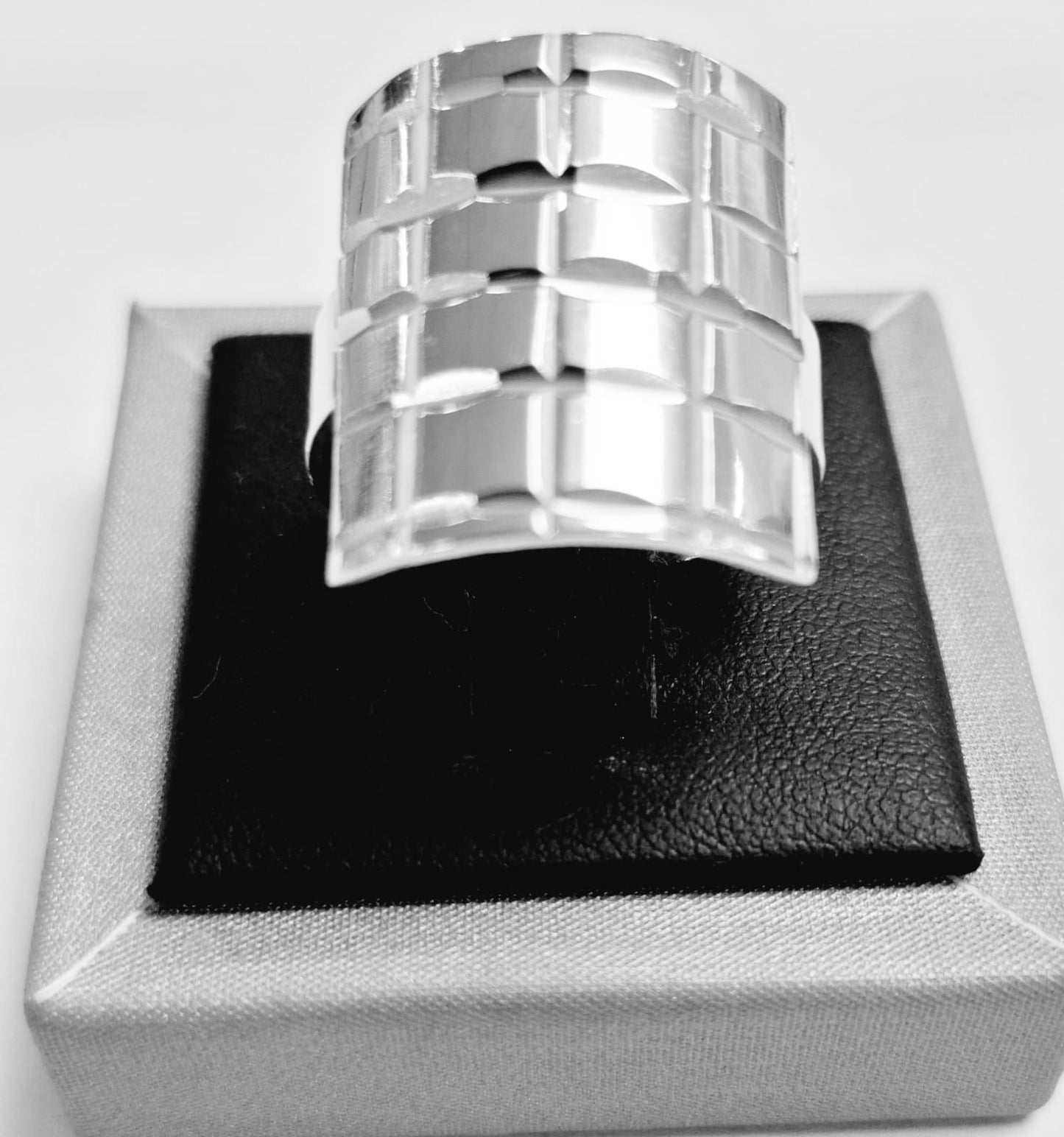 Sello de ley en el interior del anillo diamantada plata ley 925