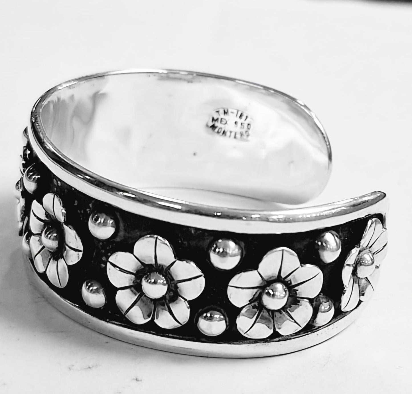 Brazalete Navajo en Plata Ley 950, vista frontal