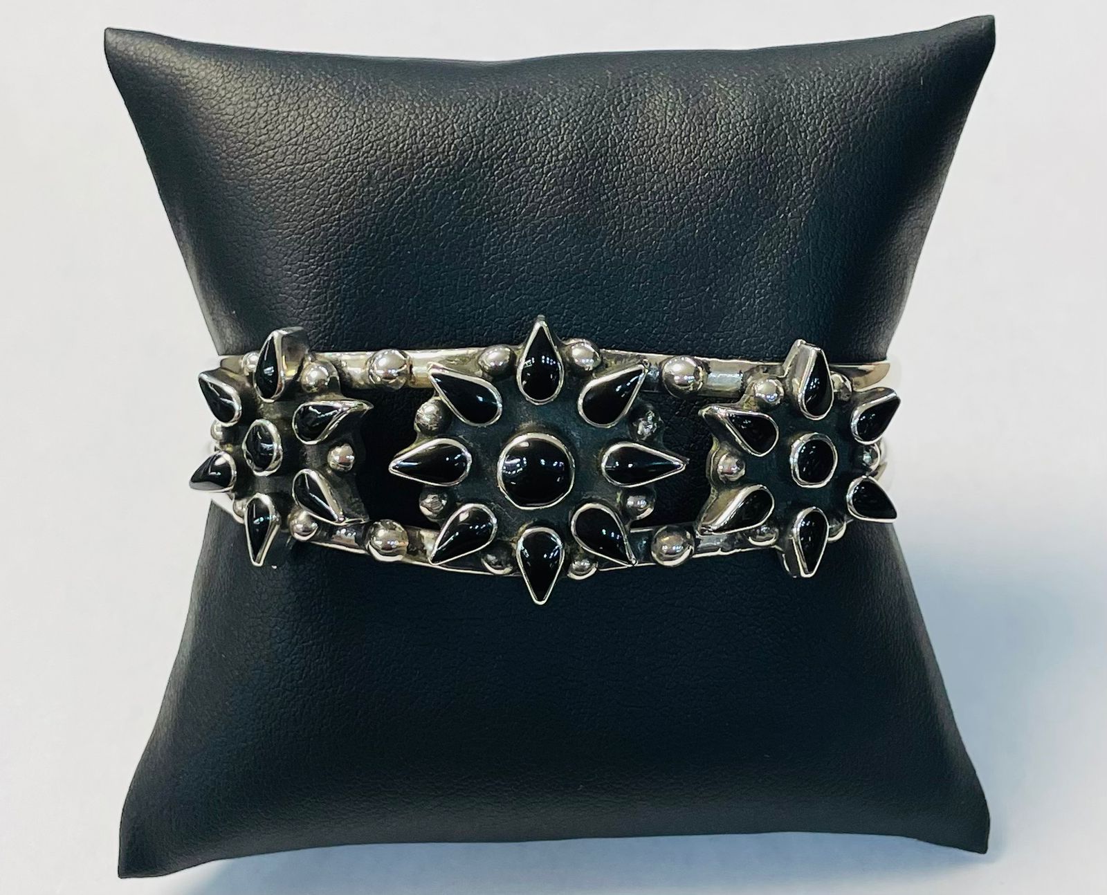 Brazalete en Plata Ley 925 con Obsidiana, sello de autenticidad Plata Ley .925