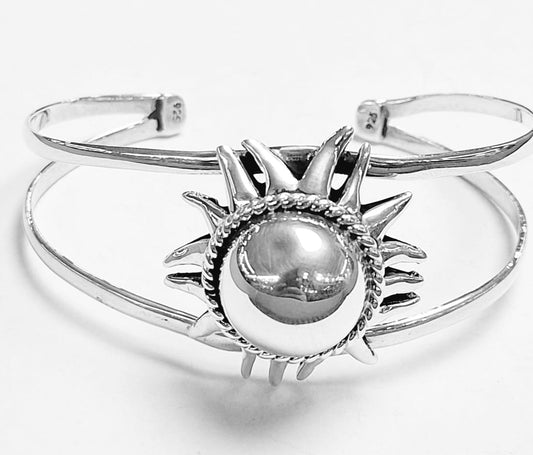 Sello de ley en el interior del brazalete en plata ley 925