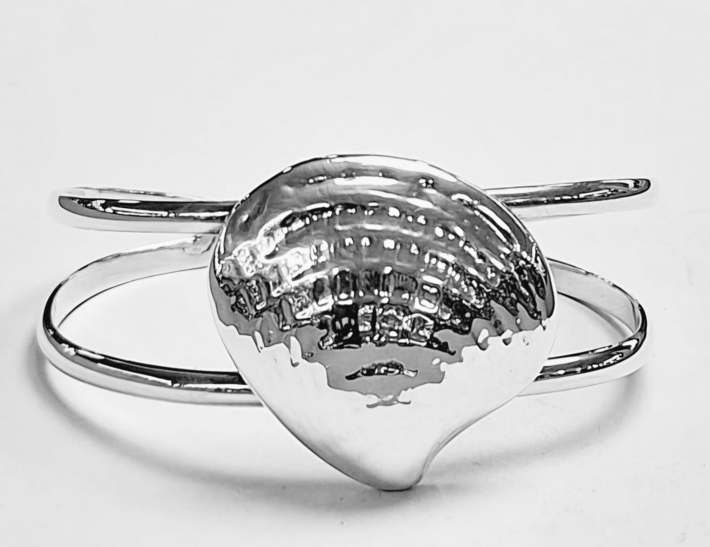 Sello de ley en el interior del brazalete en plata ley 925
