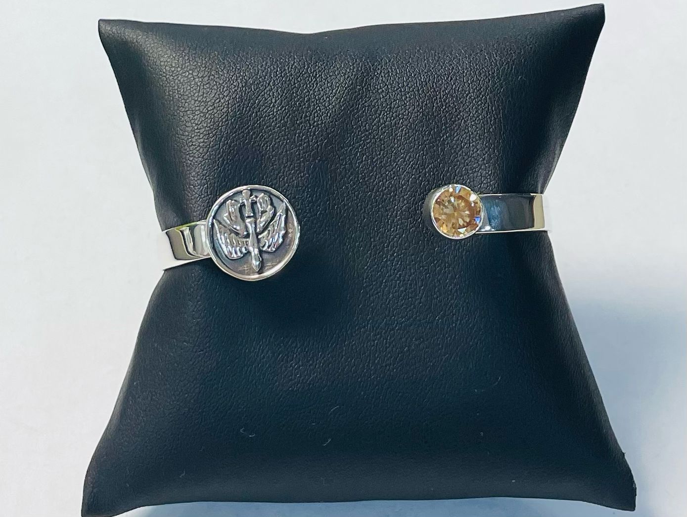 Brazalete en Plata Ley 925, sello de autenticidad Plata Ley .925