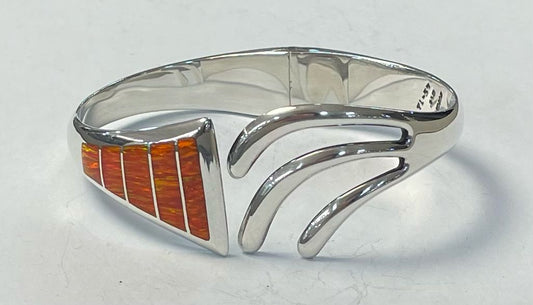 Sello de ley en el interior del brazalete con opalo en plata ley 950