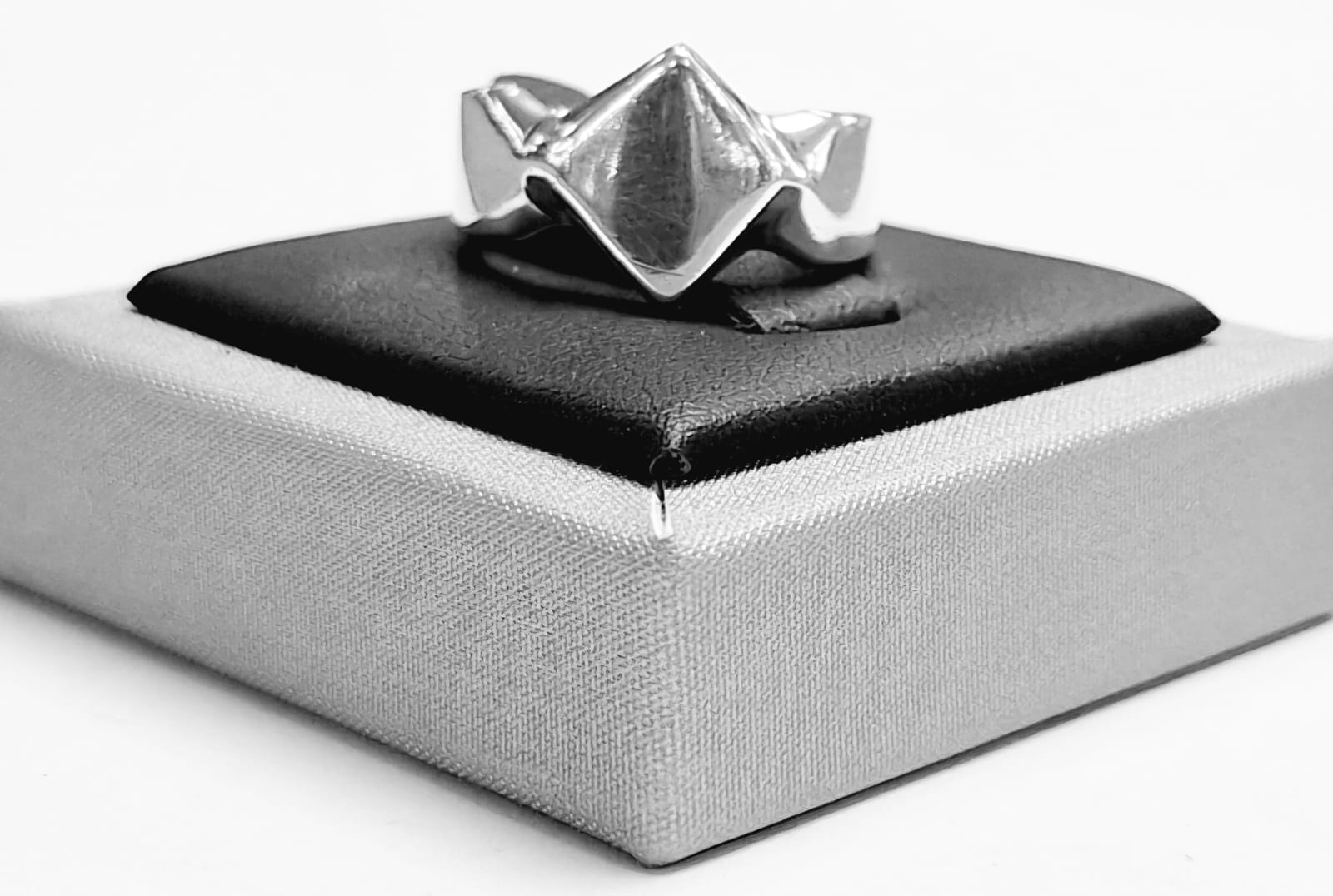Anillo en Plata Ley 925, sello de autenticidad Plata Ley .925