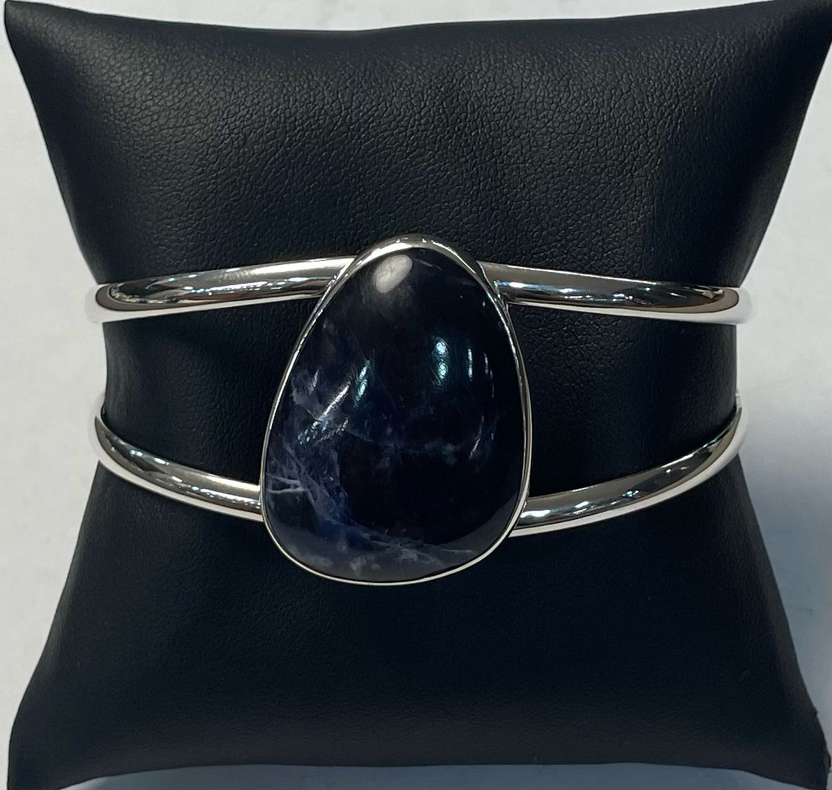 Brazalete con Lapizlazuli en Plata Ley 925, sello de autenticidad Plata Ley .925