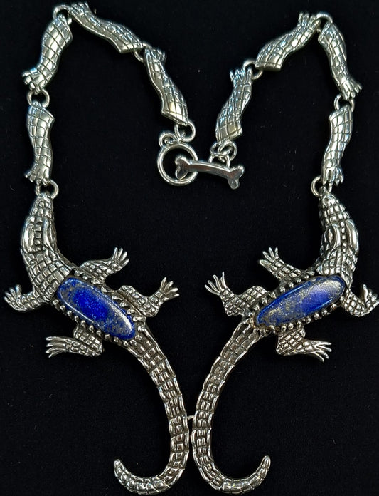 Sello de ley en el interior del collar cocodrilo con incrustacion de lapislazuli en plata ley 925