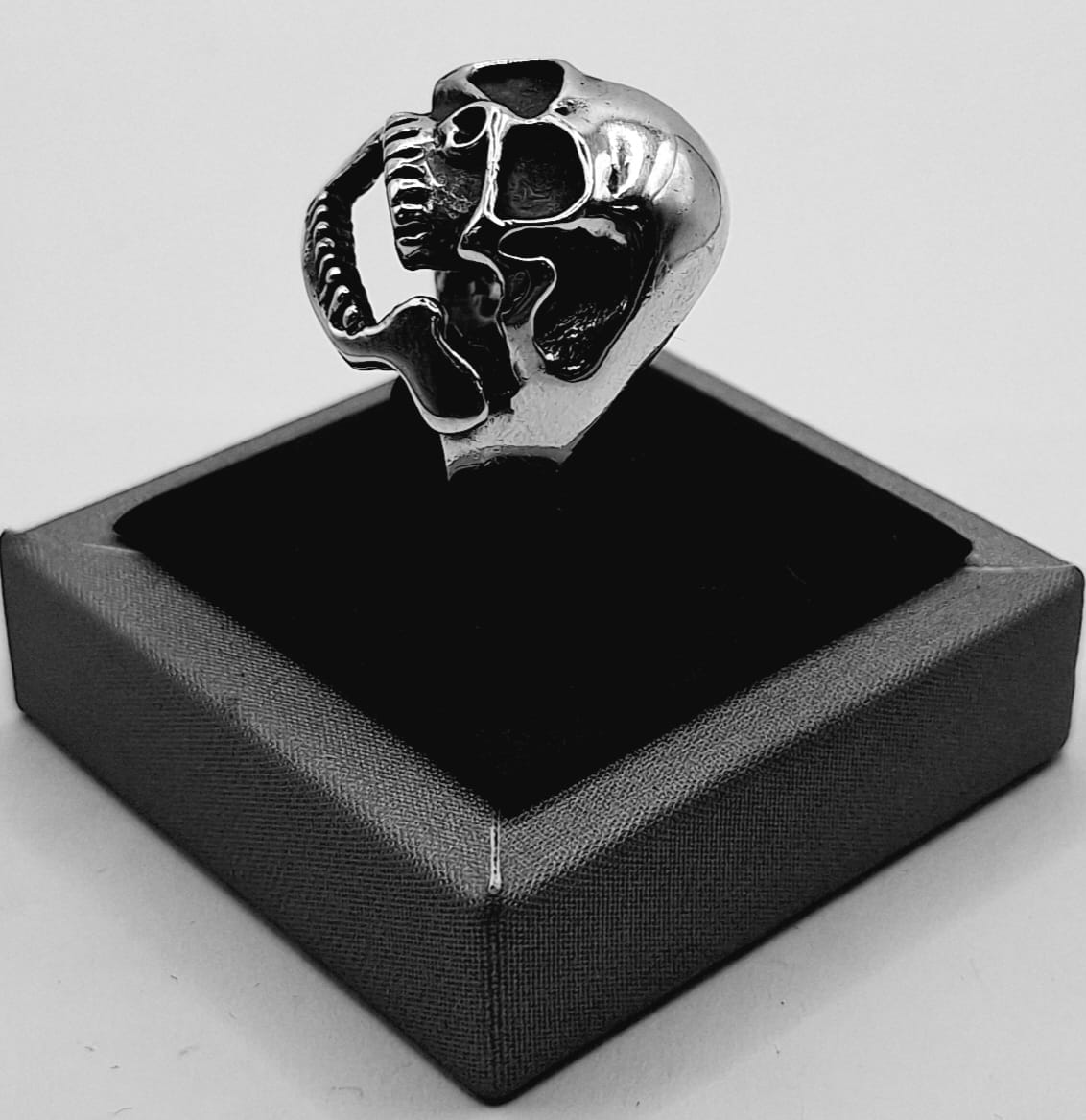 Anillo Craneo en Plata Ley 925, vista frontal
