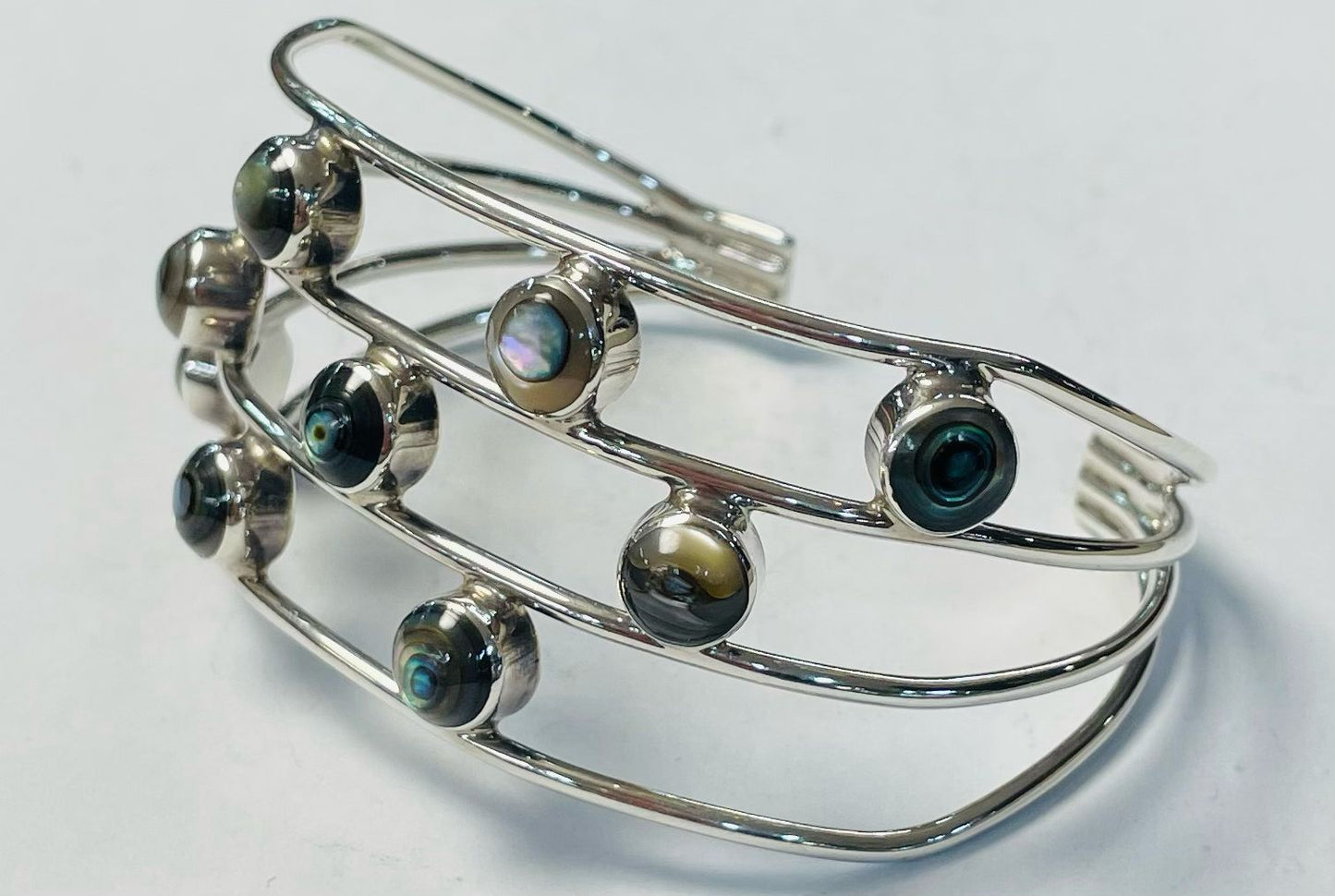 Brazalete con Concha de Abulon en Plata Ley 925, vista frontal